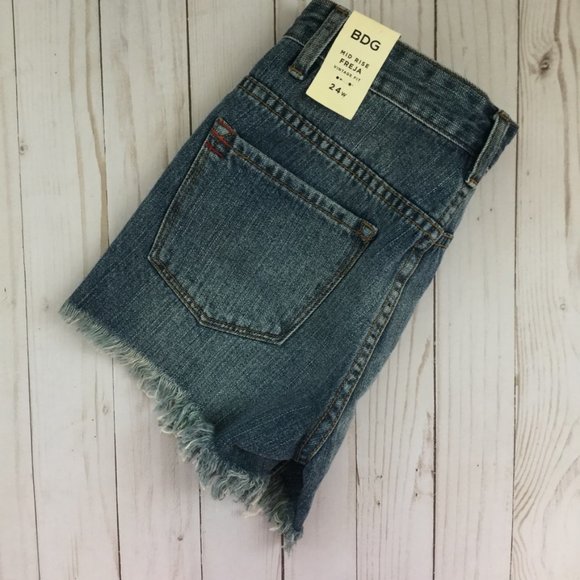 Urban Outfitters High Waist Fringe Denim  Shorts NWT SZ 2 - Picture 2 of 5
